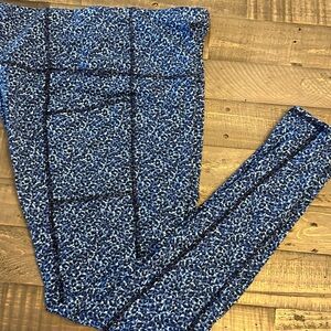 Chico’s Zenergy leggings full length with pocket blue leopard pattern size 1R